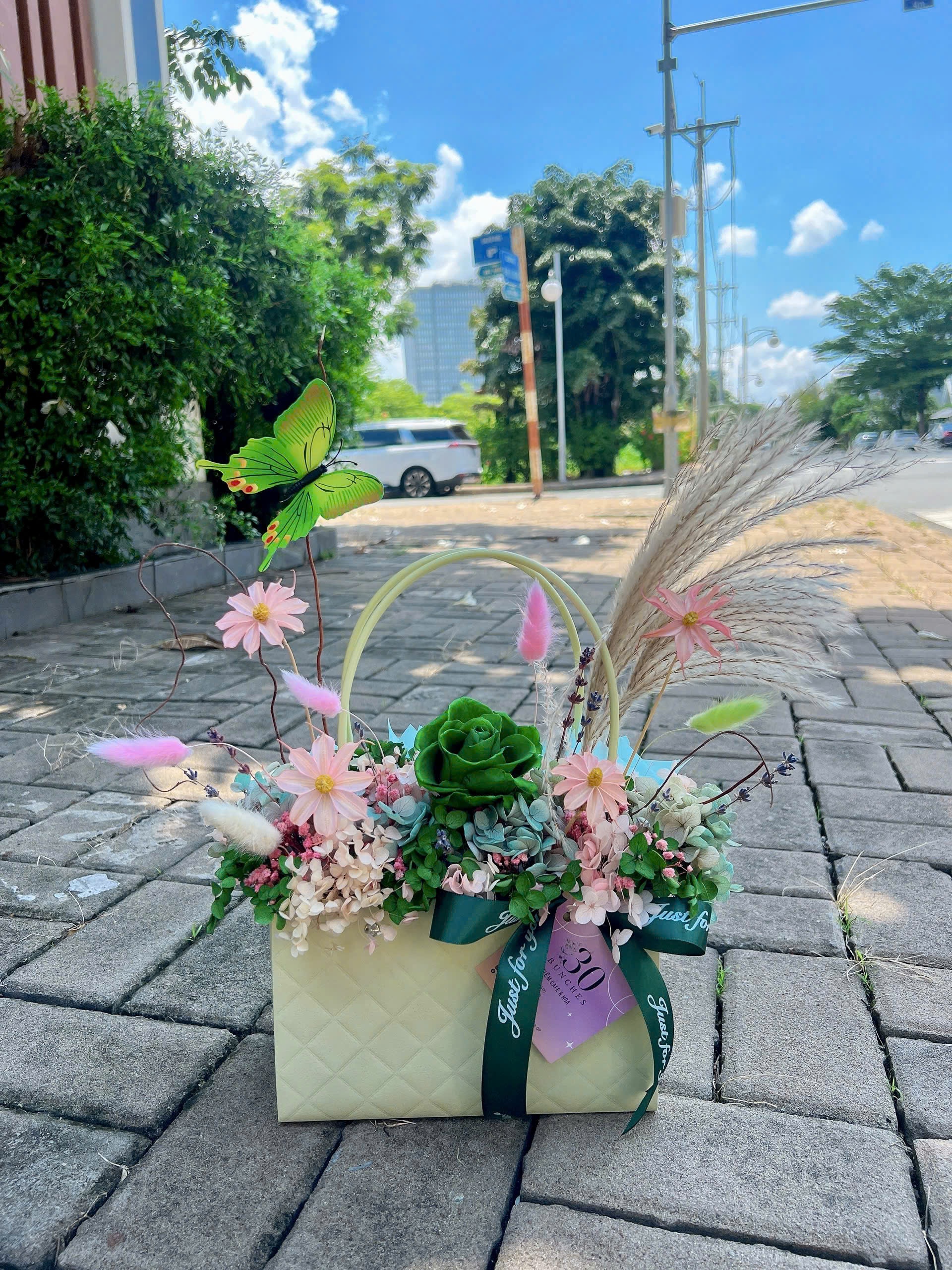 Giỏ hoa khô chúc mừng