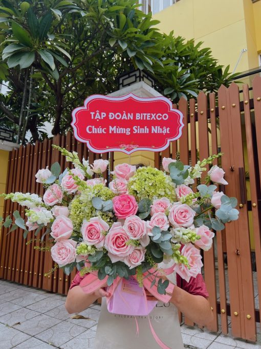 Hộp hoa chúc mừng tú cầu và hoa hồng